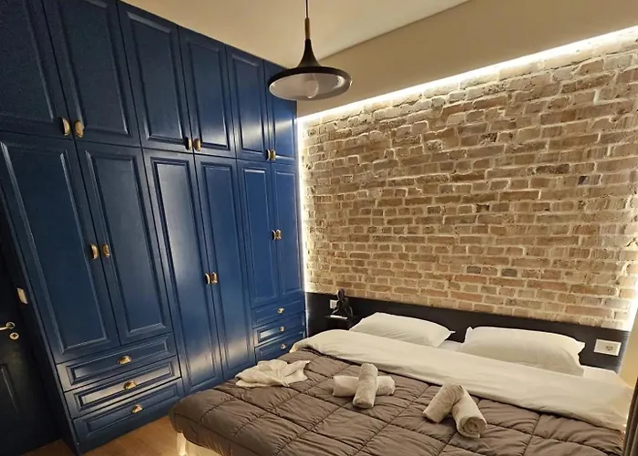 Myslym Shyri Street With Balcony *