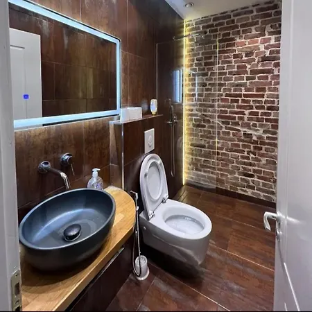 Myslym Shyri Street With Balcony Апартаменты *