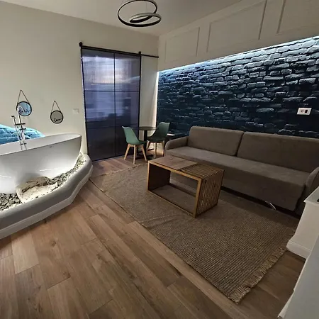 Myslym Shyri Street With Balcony Апартаменты