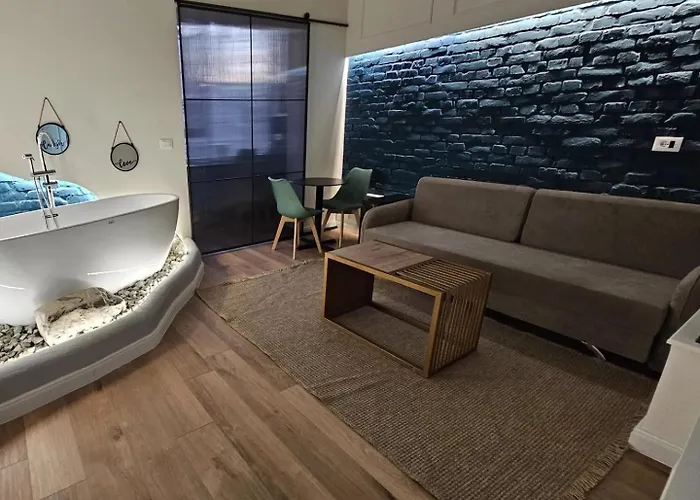 Myslym Shyri Street With Balcony Apartman